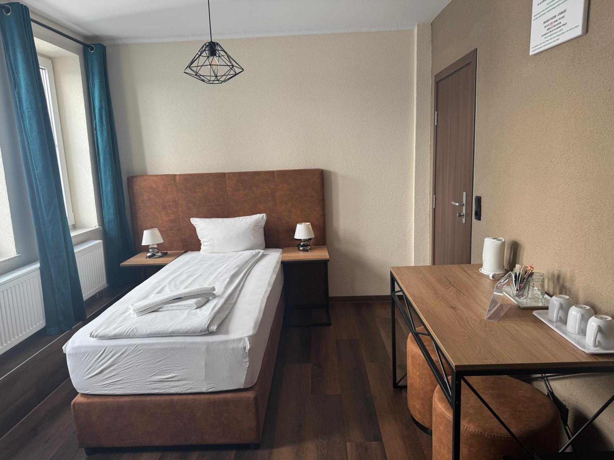 Hotel Capitol Zentrum - 24H - Friedrichshafen Eksteriør billede