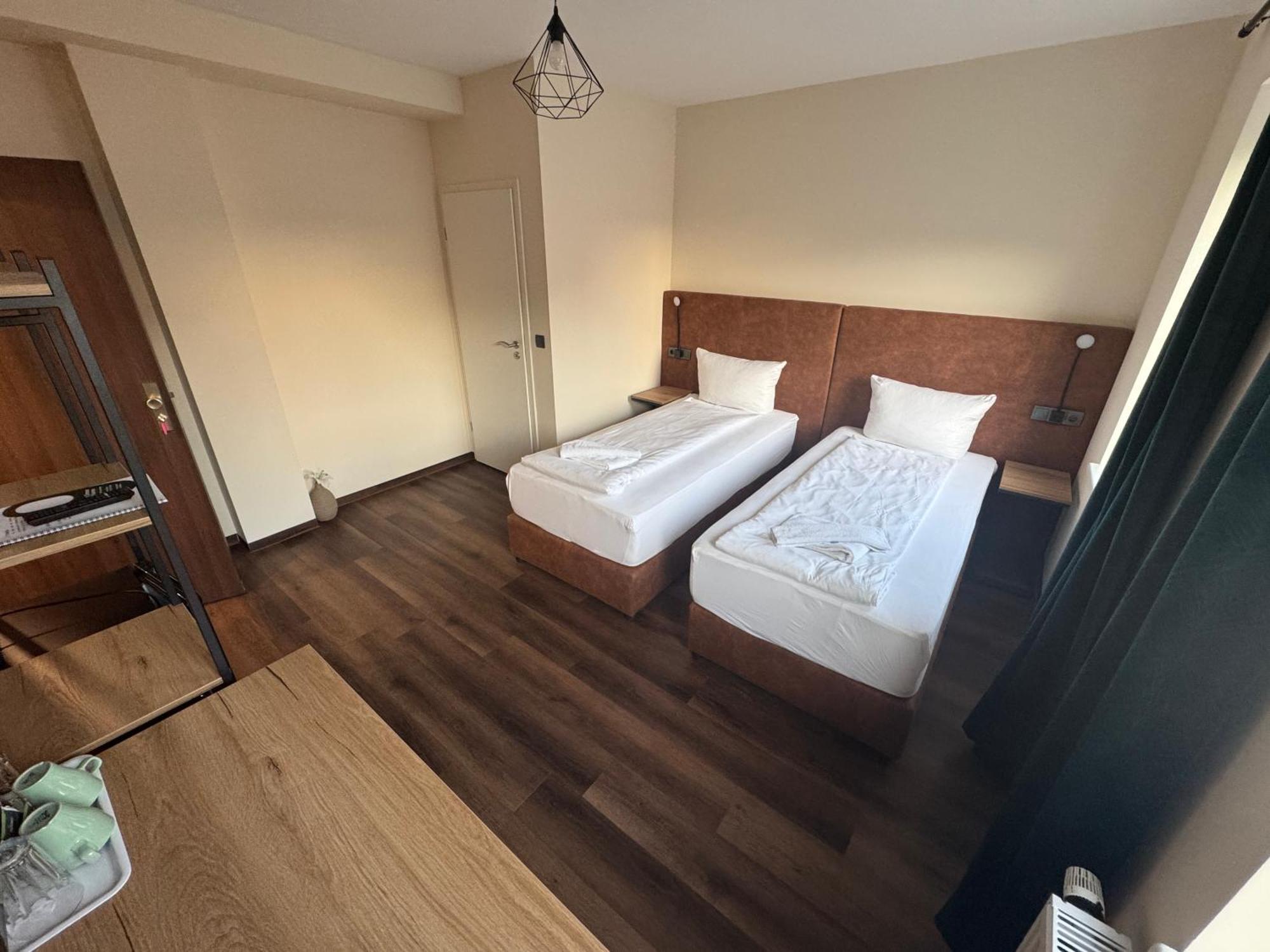 Hotel Capitol Zentrum - 24H - Friedrichshafen Eksteriør billede