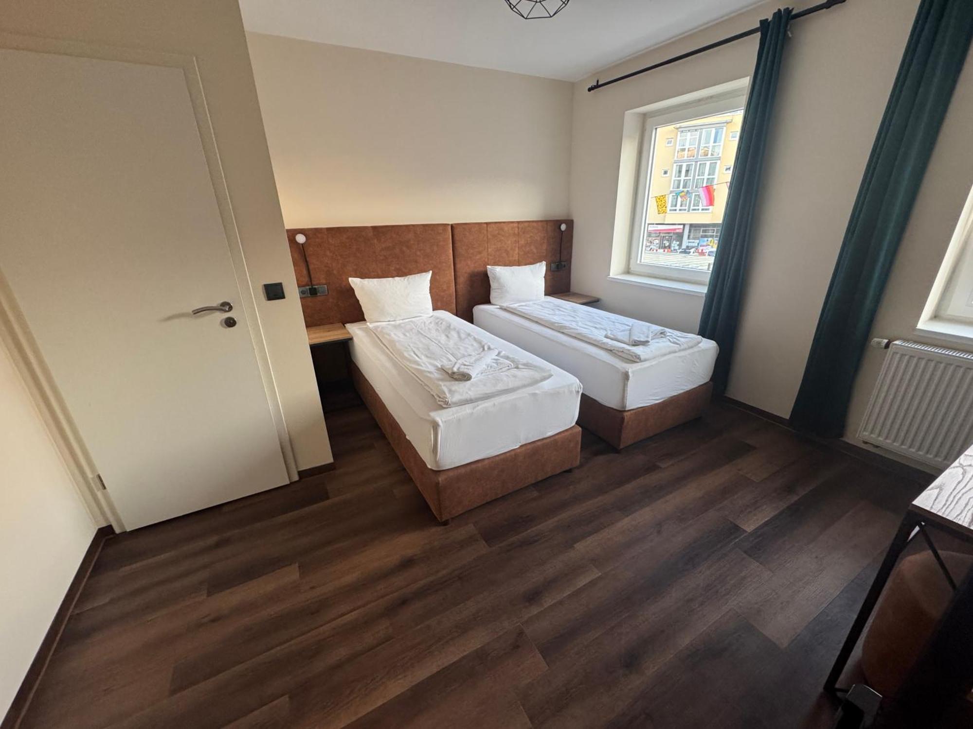 Hotel Capitol Zentrum - 24H - Friedrichshafen Eksteriør billede