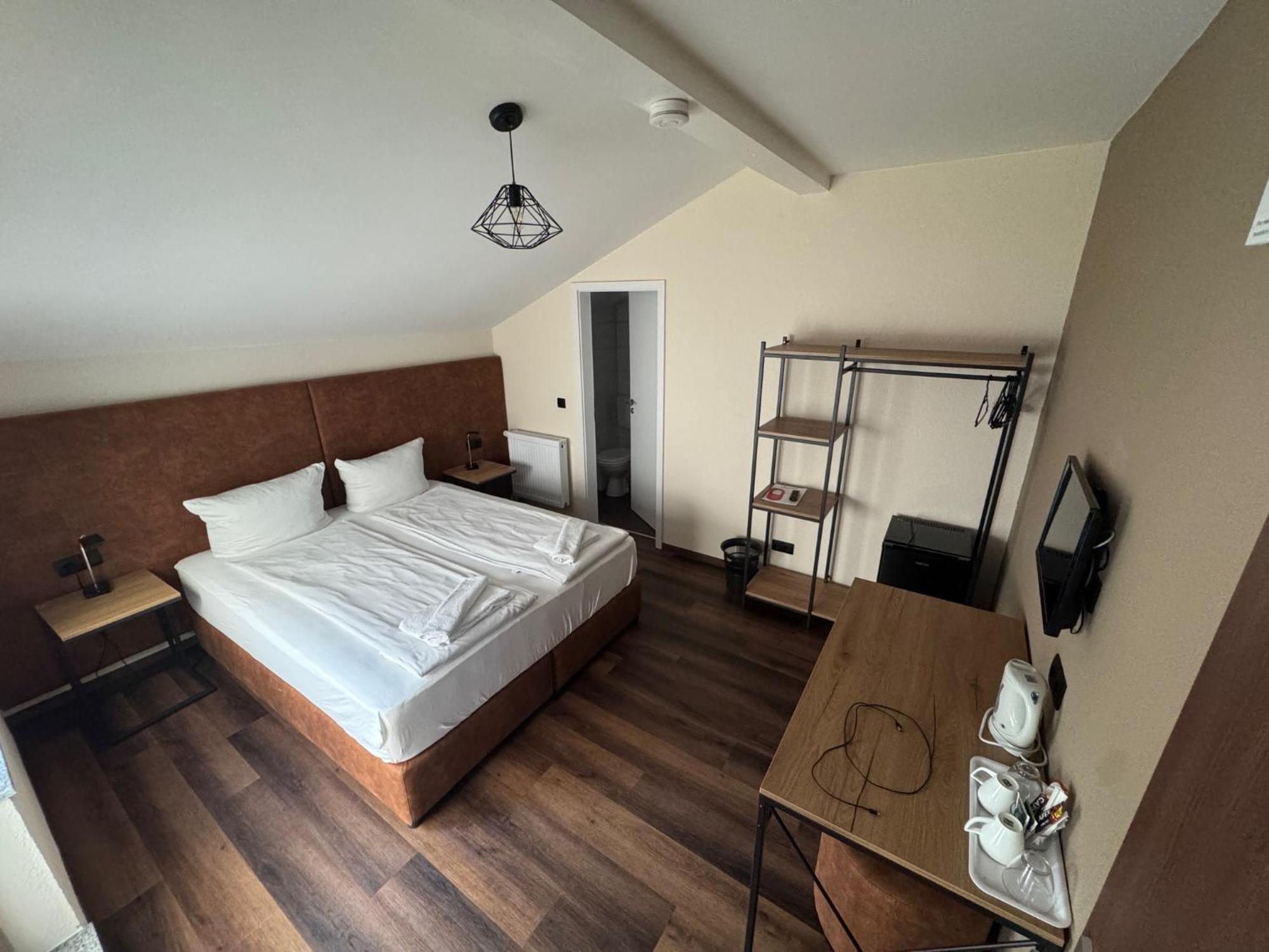 Hotel Capitol Zentrum - 24H - Friedrichshafen Eksteriør billede