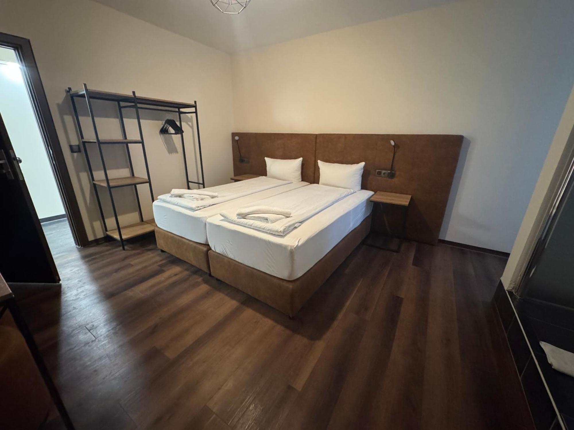 Hotel Capitol Zentrum - 24H - Friedrichshafen Eksteriør billede