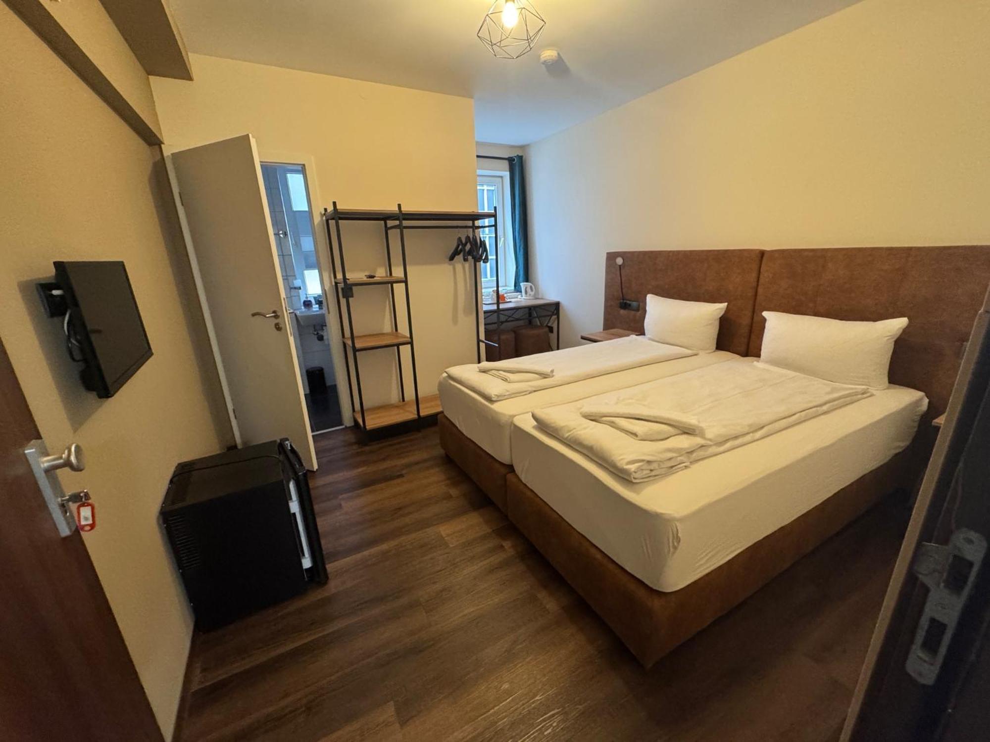 Hotel Capitol Zentrum - 24H - Friedrichshafen Eksteriør billede